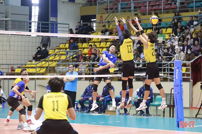 Đội bóng chuyền nam Hà Tĩnh thua đầy tiếc nuối trước Sannest Khánh Hòa