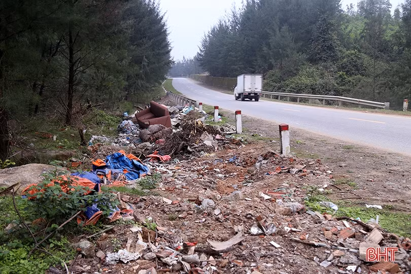 Nhiều “điểm xấu” trên tuyến đường đẹp ven biển Hà Tĩnh