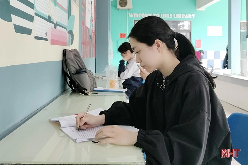 “Kỳ cuối em đủ tiền nộp học rồi, muốn nhường sự giúp đỡ cho bạn khác khó khăn hơn”