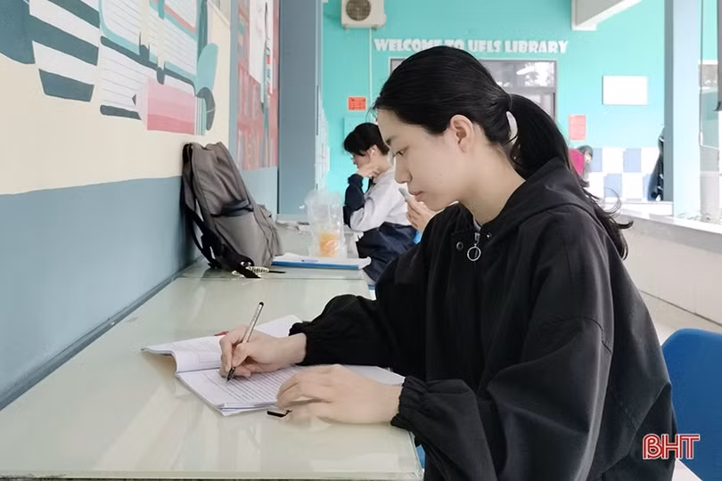 “Kỳ cuối em đủ tiền nộp học rồi, muốn nhường sự giúp đỡ cho bạn khác khó khăn hơn”