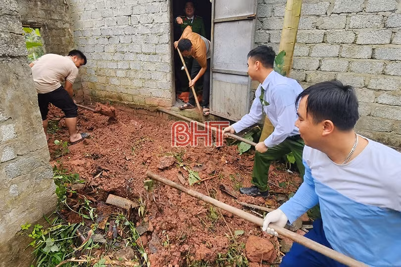 Công an khám xét chỗ ở, phát hiện ma túy giấu trong vườn nhà