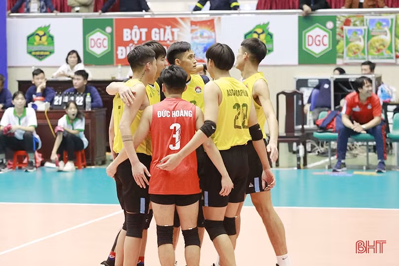 Đội bóng chuyền nam Hà Tĩnh thua đầy tiếc nuối trước Sannest Khánh Hòa