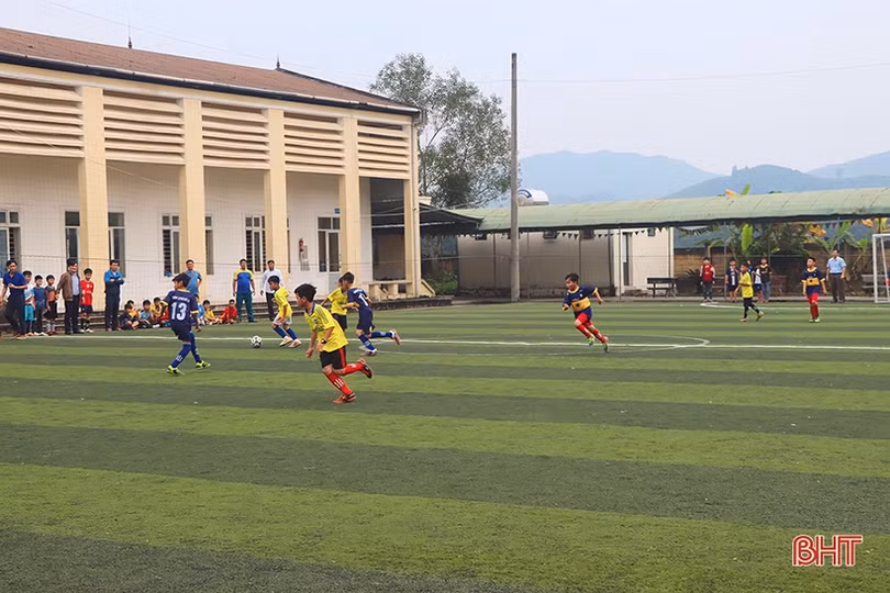 Học sinh Vũ Quang tranh tài tại Đại hội Điền kinh - Thể thao