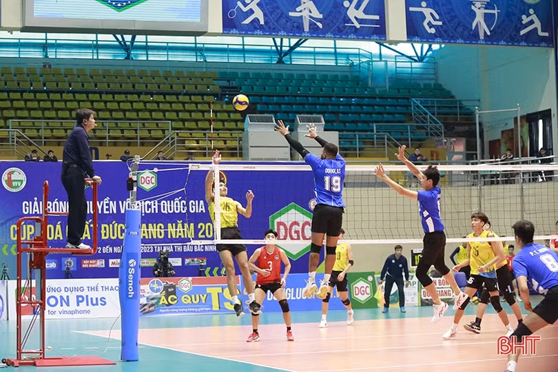 Đội bóng chuyền nam Hà Tĩnh thua đầy tiếc nuối trước Sannest Khánh Hòa