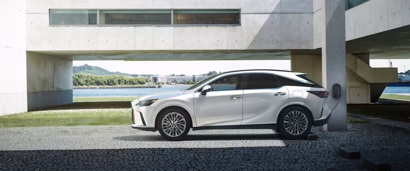 Lexus RX 2023 ra mắt tại Việt Nam, giá từ 3,43 tỷ đồng