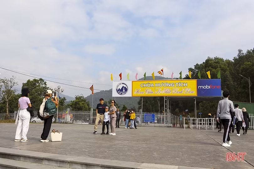 Xây dựng môi trường văn hóa, chùa Hương Tích Hà Tĩnh ngày càng hút khách