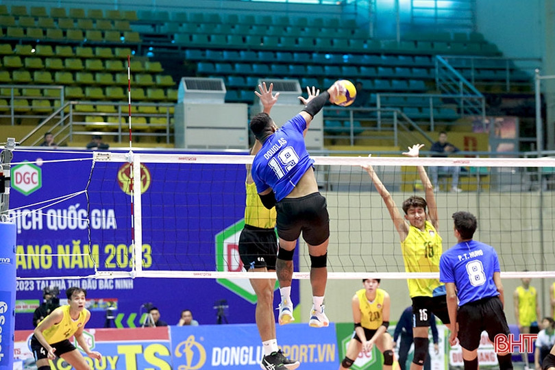 Đội bóng chuyền nam Hà Tĩnh thua đầy tiếc nuối trước Sannest Khánh Hòa