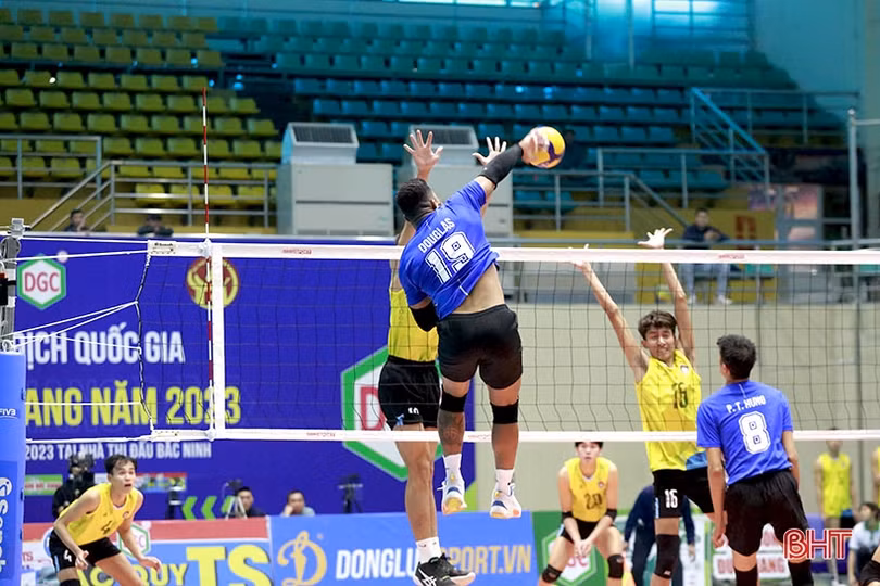 Đội bóng chuyền nam Hà Tĩnh thua đầy tiếc nuối trước Sannest Khánh Hòa