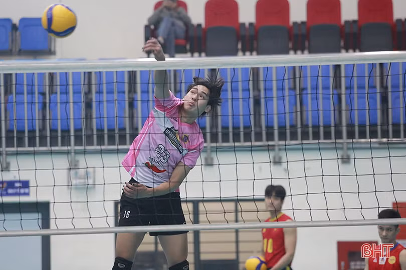 Đinh Văn Phương - đối chuyền trẻ đầy triển vọng của bóng chuyền Hà Tĩnh