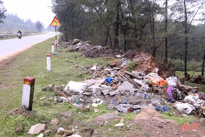 Nhiều “điểm xấu” trên tuyến đường đẹp ven biển Hà Tĩnh