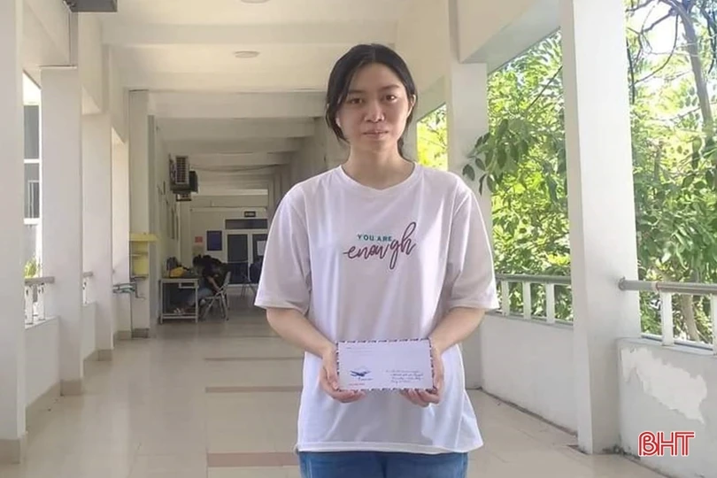 “Kỳ cuối em đủ tiền nộp học rồi, muốn nhường sự giúp đỡ cho bạn khác khó khăn hơn”