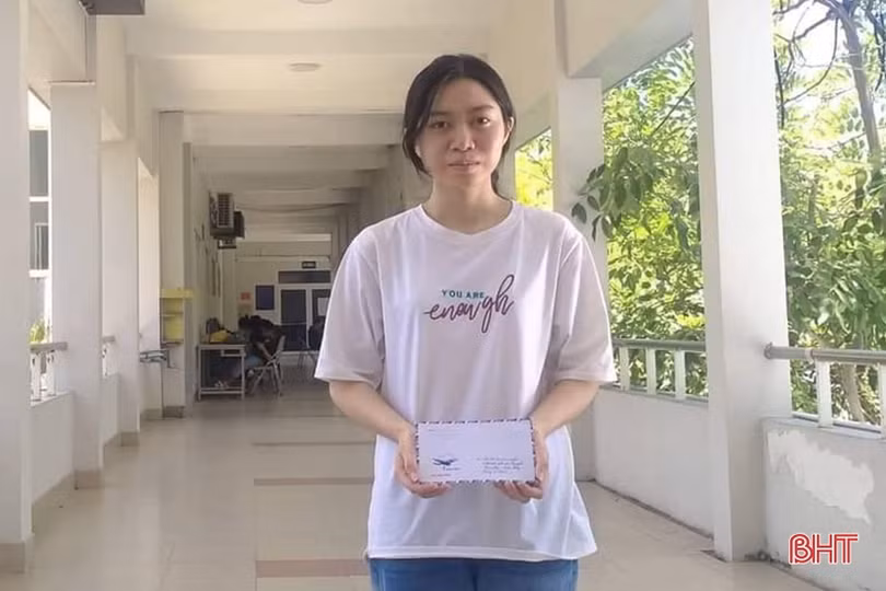 “Kỳ cuối em đủ tiền nộp học rồi, muốn nhường sự giúp đỡ cho bạn khác khó khăn hơn”