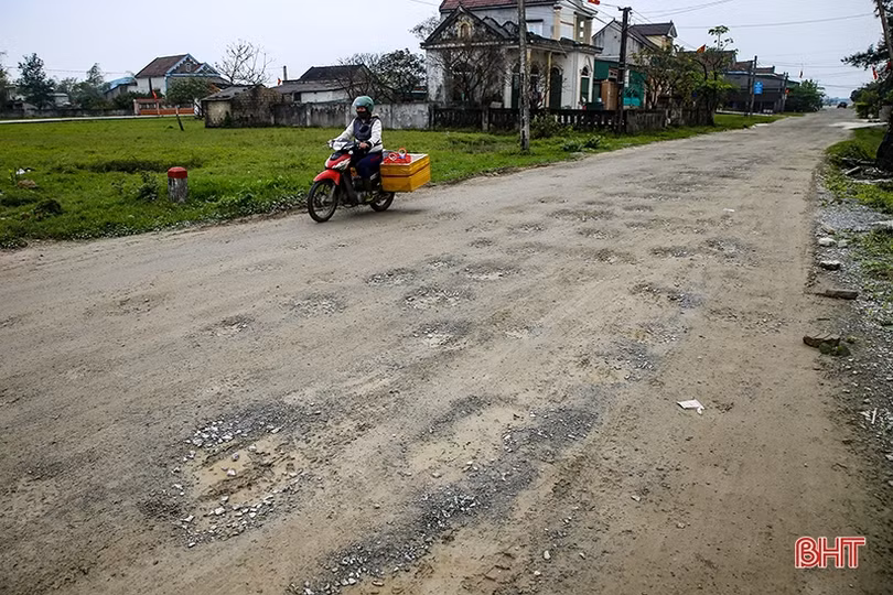 Tuyến đường hơn 12 năm chưa hoàn thành, người dân Kỳ Ninh vất vả đi lại!