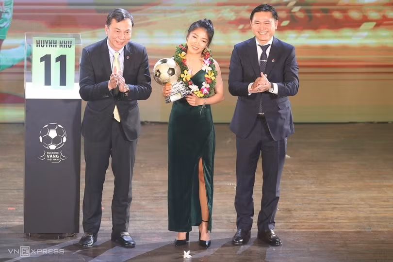 Huỳnh Như phá kỷ lục giành Quả Bóng Vàng Việt Nam