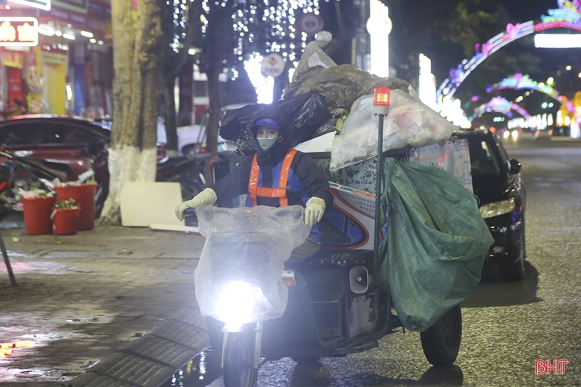 Giá lạnh bao trùm trên phố ở Hà Tĩnh