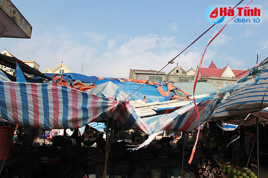 ba hoa dang rinh rap cho hong linh