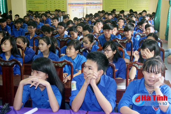 300 hs truong nghe cam ket khong phong nhanh di nguoc chieu