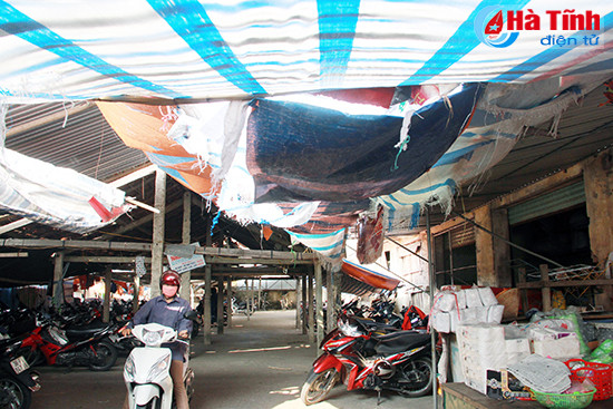 ba hoa dang rinh rap cho hong linh