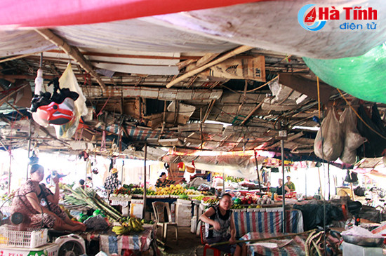 ba hoa dang rinh rap cho hong linh