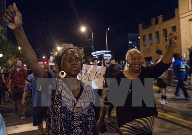 my thanh pho charlotte ban bo tinh trang khan cap do bat on