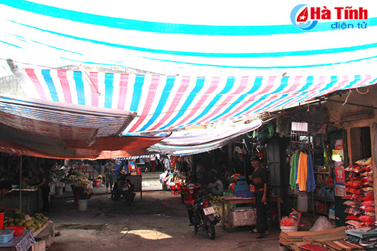 ba hoa dang rinh rap cho hong linh