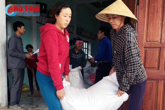 ky anh cap phat hon 329 tan gao cho nguoi dan 4 xa