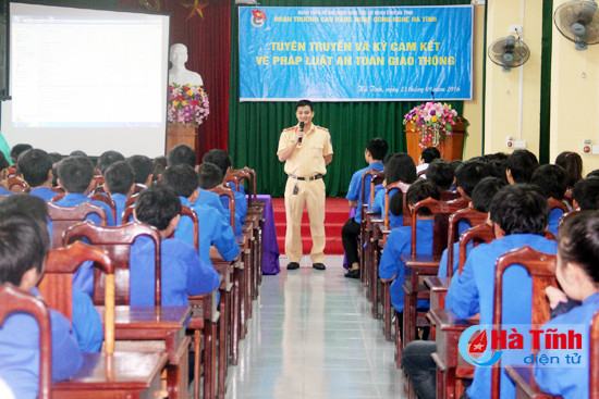 300 hs truong nghe cam ket khong phong nhanh di nguoc chieu