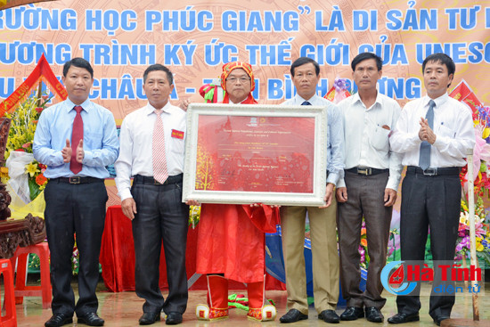 ruoc di san moc ban truong hoc phuc giang ve truong loc
