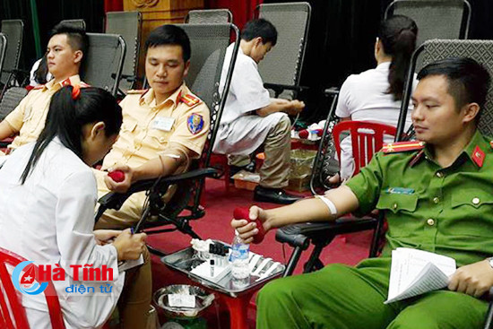 400 dvtn tx ky anh tinh nguyen hien 162 don vi mau