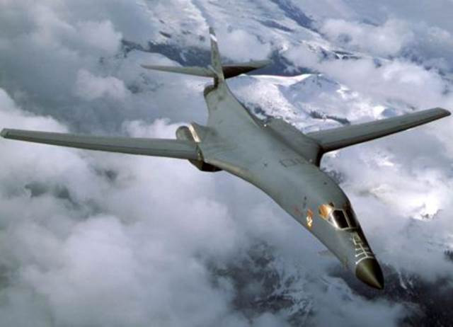 Máy bay ném bom B-1B đã chỉ thực hiện các nhiệm vụ thông thường , - tổng cộng Mỹ có 82 B-1B , trong đó có 67 chiếc đang trực chiến vu khi hat nhan loai vu khi tuyet doi vo dung