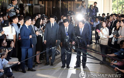 chu tich lotte bi trieu tap de dieu tra ve cao buoc tham nhung