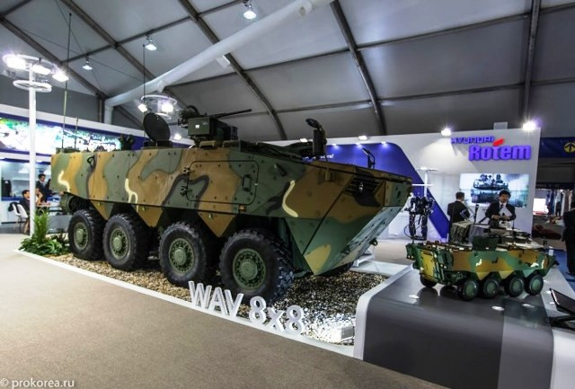 K808 trong lần đầu tiên xuất hiện trước công chúng. suc manh 600 xe boc thep k808 806 the he moi cua quan doi han quoc