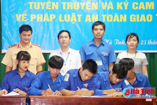 300 hs truong nghe cam ket khong phong nhanh di nguoc chieu