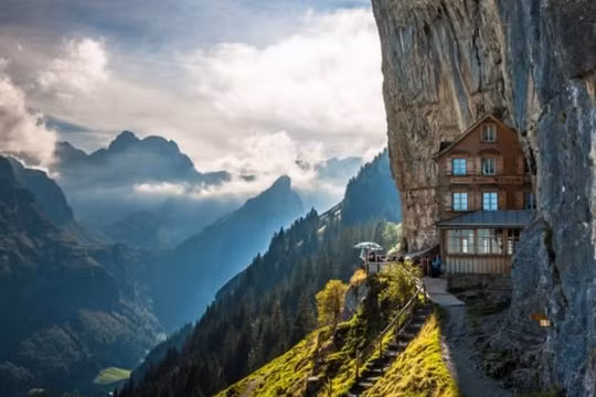 8 kien truc ben vach da khien ban ngo ngang