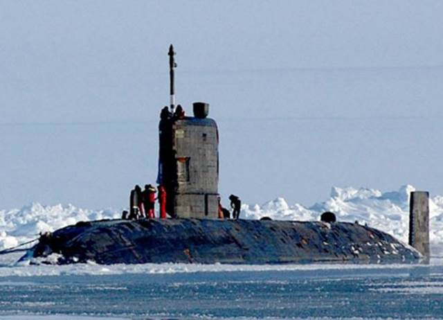 Công khai thì Anh có 4 tàu ngầm hạt nhân mang tên lửa đạn đạo kiểu “ Vangard” – mỗi tàu ngầm có thể mang 16 tên lửa đạn đạo “ Trident” do Mỹ sản xuất vu khi hat nhan loai vu khi tuyet doi vo dung