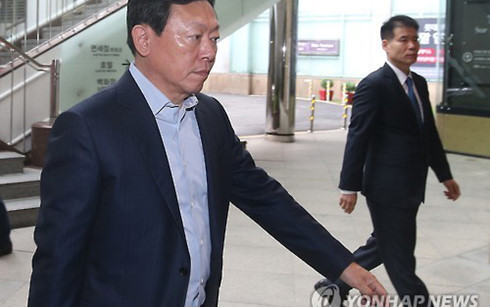 chu tich lotte bi trieu tap de dieu tra ve cao buoc tham nhung