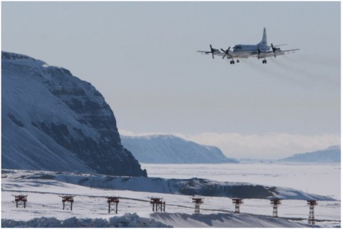 Máy bay của Lockheed P-3B Orion tuần tra bờ biển nam can cu quan su bi hiem nhat tren the gioi