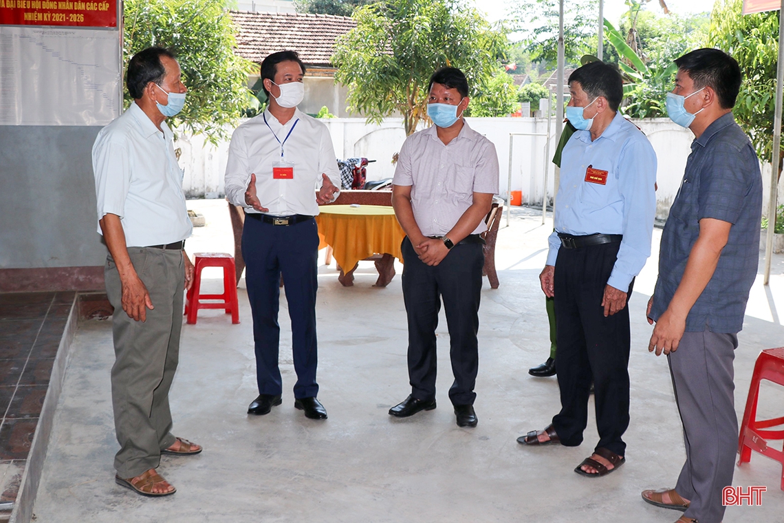 Lãnh đạo Hà Tĩnh kiểm tra công tác bầu cử, động viên cử tri tại các khu vực bỏ phiếu