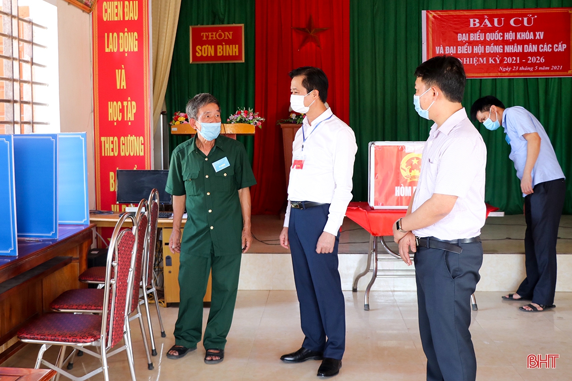 Lãnh đạo Hà Tĩnh kiểm tra công tác bầu cử, động viên cử tri tại các khu vực bỏ phiếu