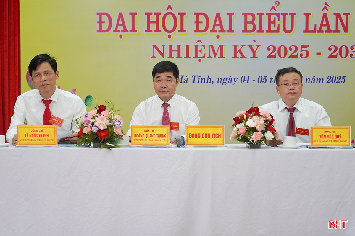 Đoàn Chủ tịch điều hành đại hội. bqbht_br_1dsc04310.jpg