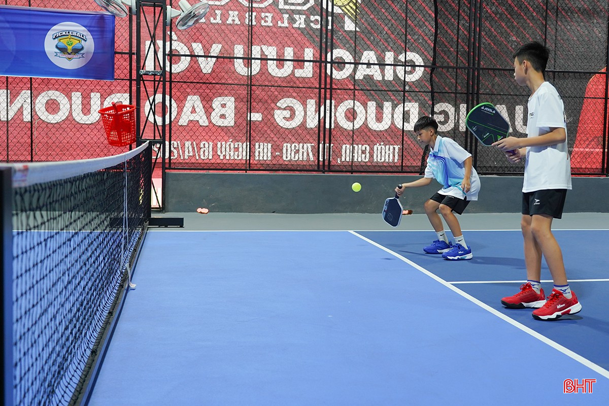 Nhiều sân chơi Pickleball tại Hà Tĩnh đã kín lịch với các lớp học dành cho trẻ em. bqbht_br_0dsc09571.jpg
