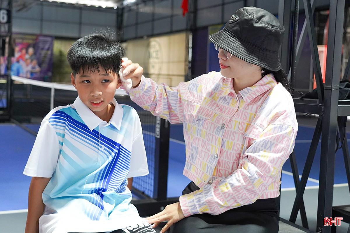 Bên cạnh học phí, nhiều phụ huynh còn dành thời gian theo sát và đầu tư đầy đủ phụ kiện để con có điều kiện tập luyện tốt nhất. bqbht_br_0dsc09631.jpg