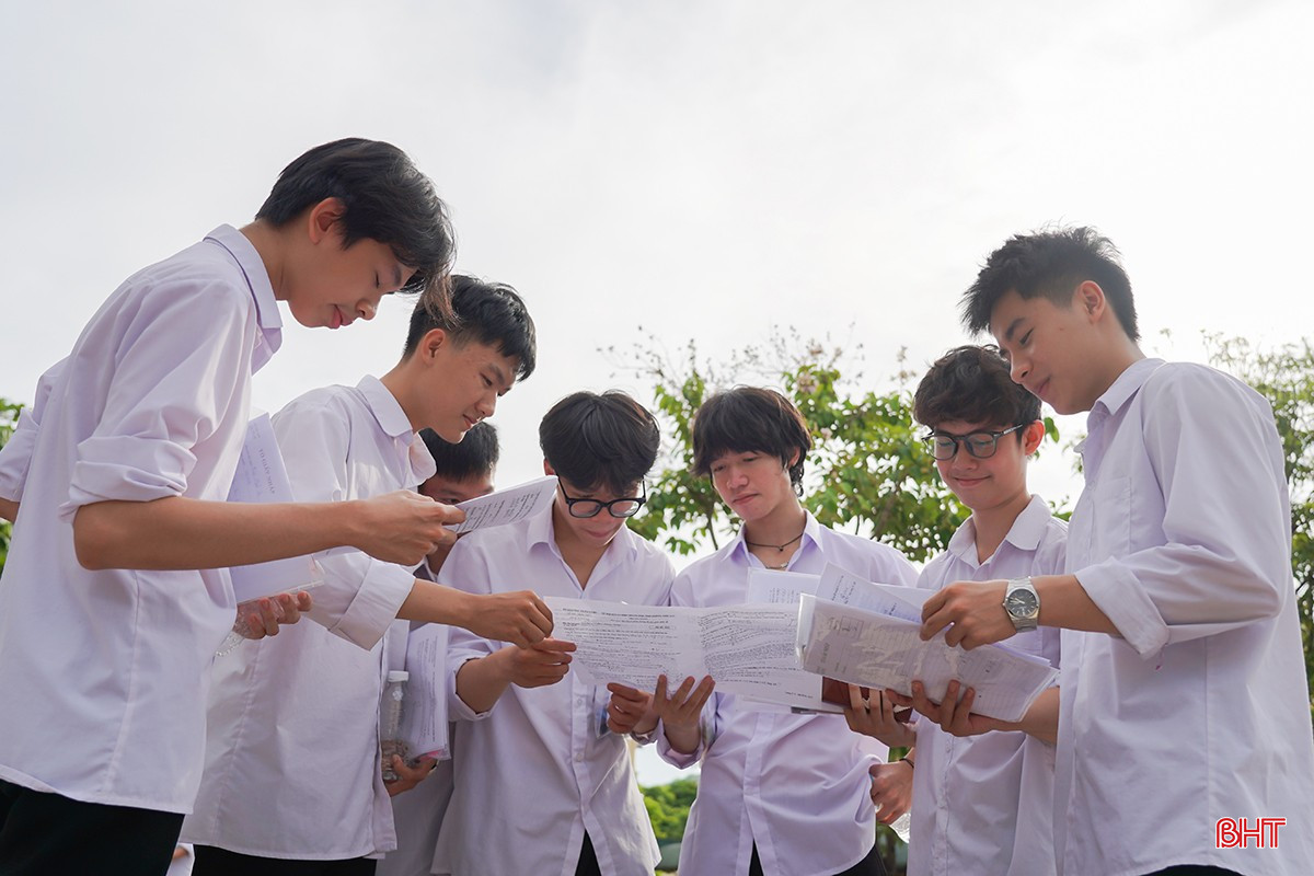 Thí sinh tại điểm thi Trường THCS Nguyễn Du (TP Hà Tĩnh). bqbht_br_0dsc00633.jpg