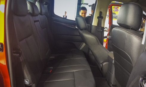 isuzu d max 2017 phien ban dac biet gia 840 trieu dong