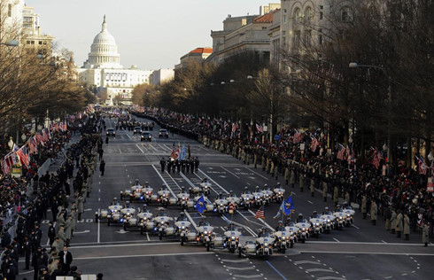 Cuộc diễu hành sau Lễ tuyên thệ nhậm chức của Tổng thống Obama năm 2013. Ảnh: AP 8 dieu can biet ve ngay tuyen the nham chuc cua tong thong my