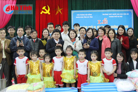 trao 270 giuong ngu tieu chuan quoc te cho hoc sinh mam non