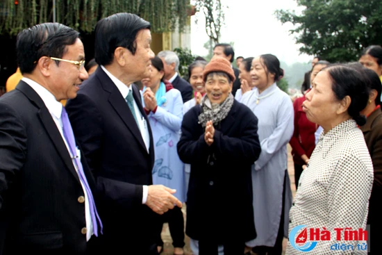 nguyen chu tich nuoc truong tan sang tham lam viec tai ha tinh