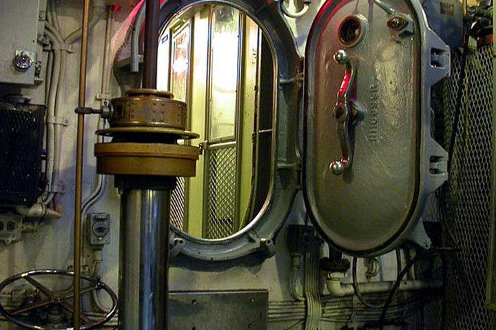 buong ngu loi cua tau ngam lionfish my tung danh