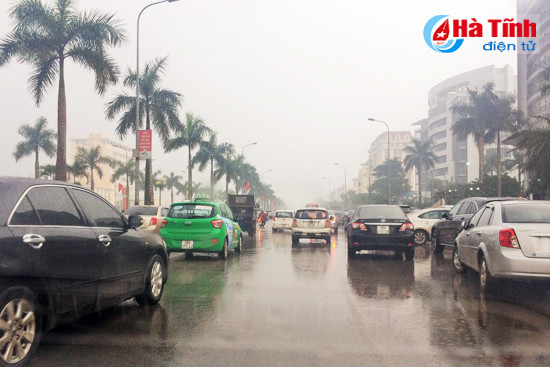 xe di cuoi dung tran duong pho rong cung kho luu thong