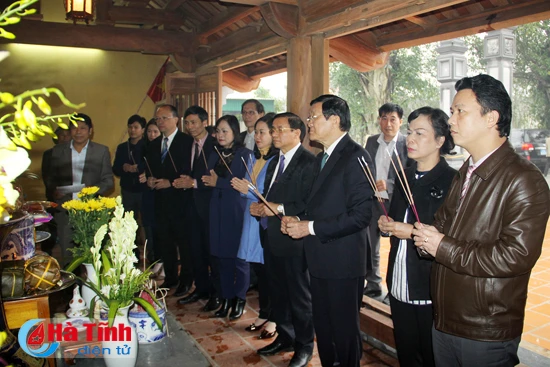 nguyen chu tich nuoc truong tan sang tham lam viec tai ha tinh